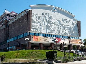 Буряад драмын театрай зүжэгшэд